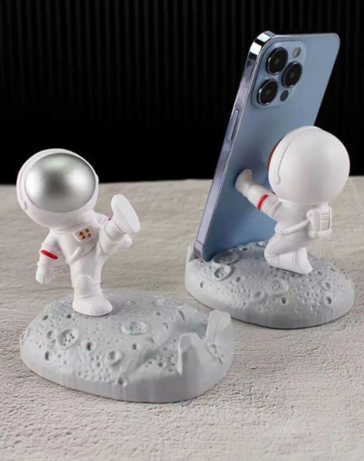 Alien mobile holder